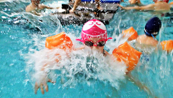 Mikołajkowe zabawy w wodzie dla czterolatków - nauka pływania 17.40 Sobota