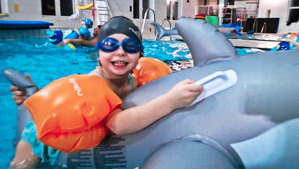 Mikołajkowe zabawy dla czterolatków - nauka pływania 17.00 Niedziela