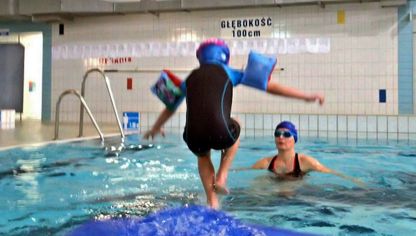 Mikołajkowe zabawy w wodzie dla pięciolatków - nauka pływania 18.20 Sobota