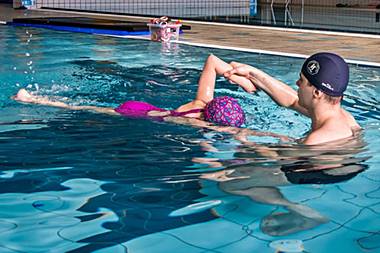 Cennik nauki pływania dla dzieci w wieku od 2 do 7 lat