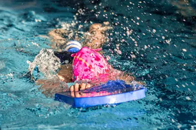 Cennik doskonalenia pływania dla dzieci na małym basenie