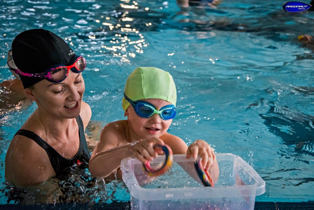 TAKA RADOŚĆ najmłodszych dzieci w komfortowym</br> towarzystwie rodzica podczas wspólnych zajęć nauki pływania !